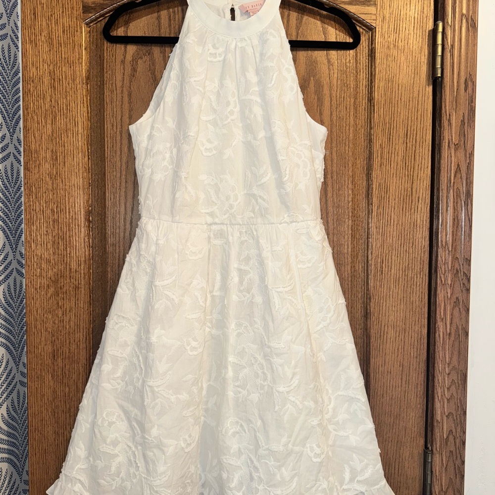 Elegant White Sleeveless Dress
